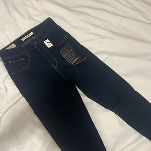 Brand new Levi’s high rise skinny jeans 721